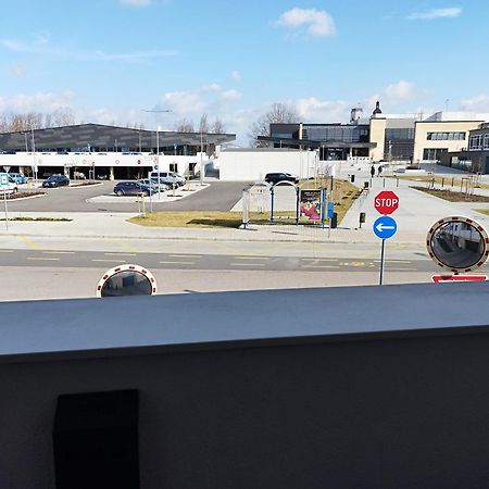 Hid19 Apartman Gyor Belvaros-Free Parking-Terrace Az Rq Vizi Elmenypark Es Gyogyfuerdonel Екстериор снимка