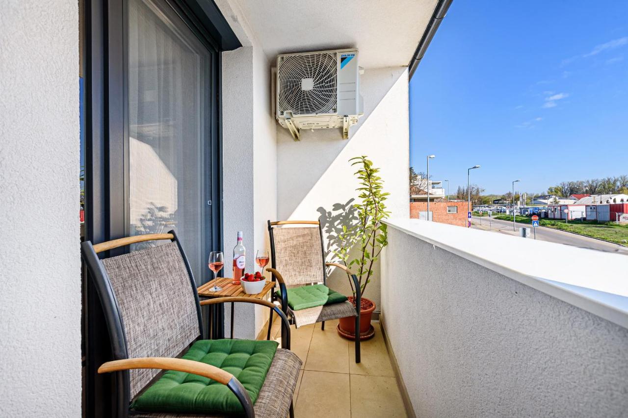 Hid19 Apartman Gyor Belvaros-Free Parking-Terrace Az Rq Vizi Elmenypark Es Gyogyfuerdonel Екстериор снимка