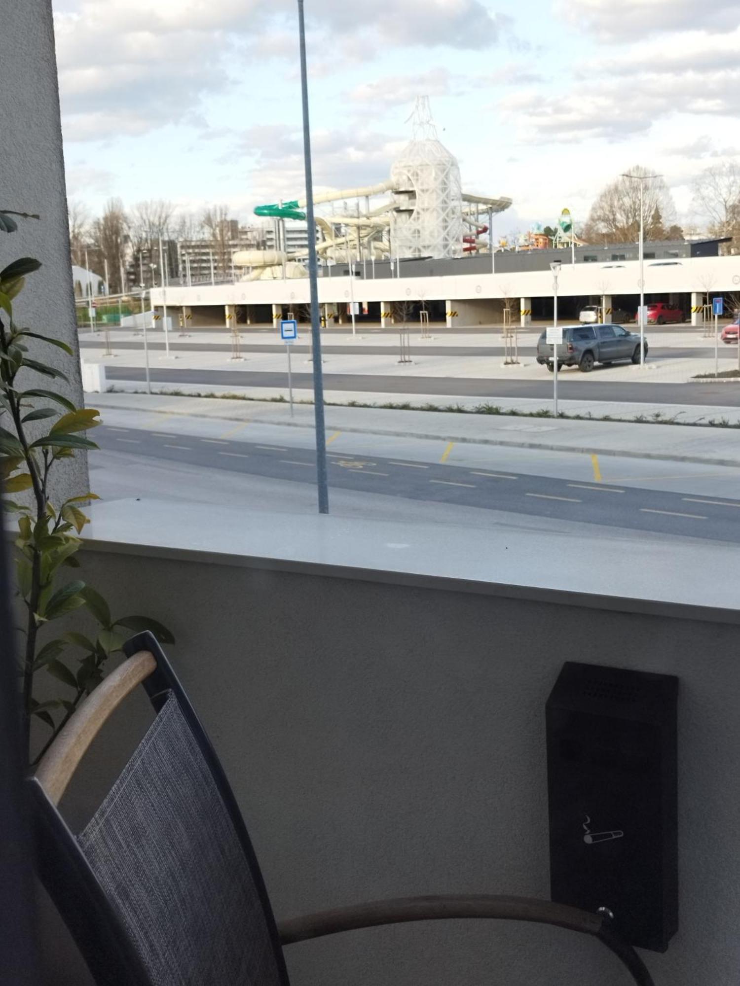 Hid19 Apartman Gyor Belvaros-Free Parking-Terrace Az Rq Vizi Elmenypark Es Gyogyfuerdonel Екстериор снимка